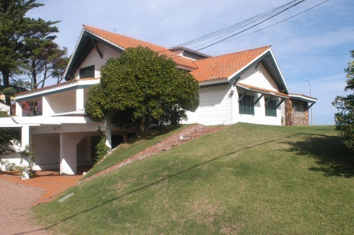 Casa frente al mar con cancha de Tenis